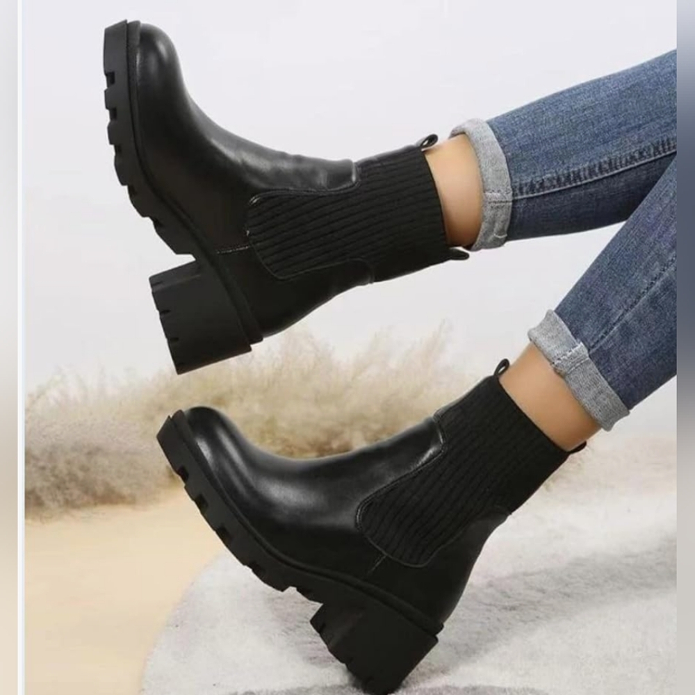 NWOT**Black Ankle Boots